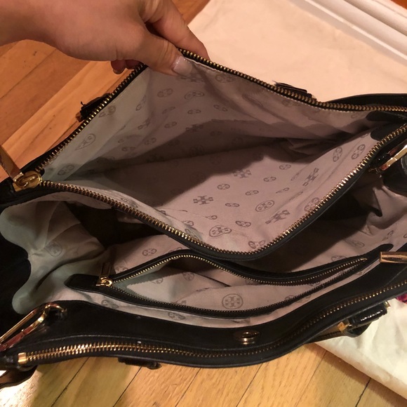 Tory Burch Black tote - Picture 4 of 8